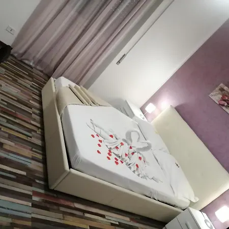 בית הארחה Romamor Suite *